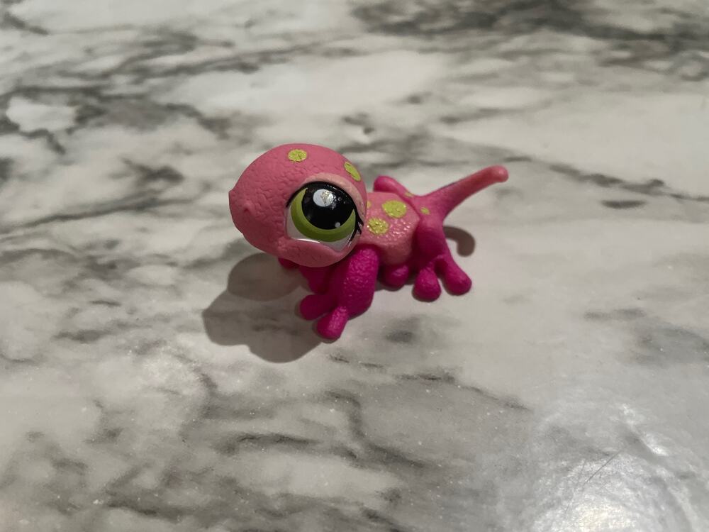 Littlest pet shop pink lizard